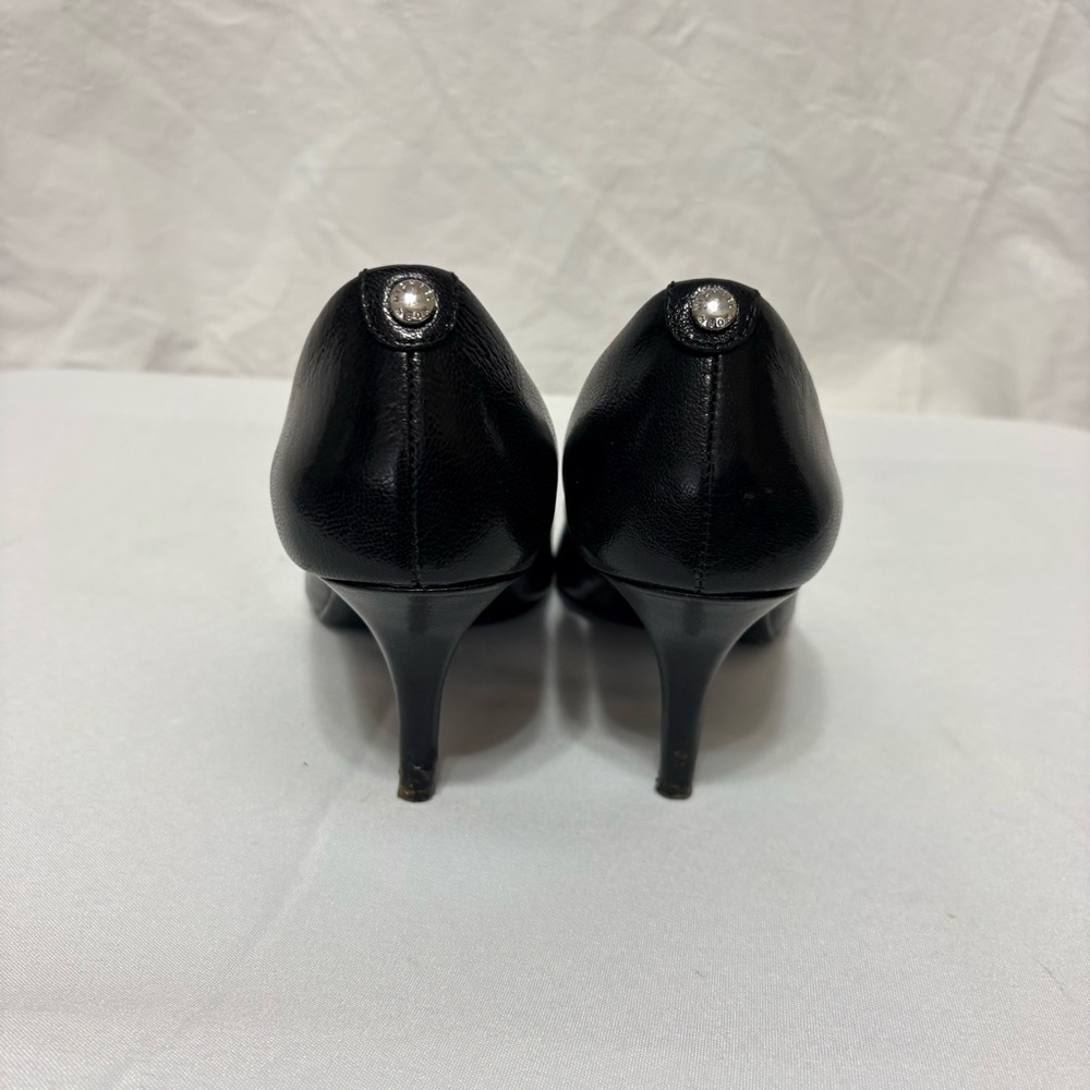 Michael Kors Flex Mid-Heel pumps in black leather. - Picture 4 of 10